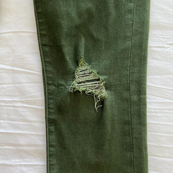 Articles of Society Deep Olive Green Size 27 Distressed Sarah Jean with Raw Hem - Picture 2 of 6